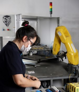 1610356881_Robotluotomasyon_KadinCalisan